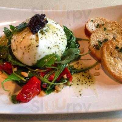 Bodega Canalla - Vermouths & Vinyls