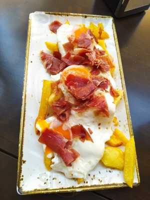 La Cueva De 1900 - Martínez, 9