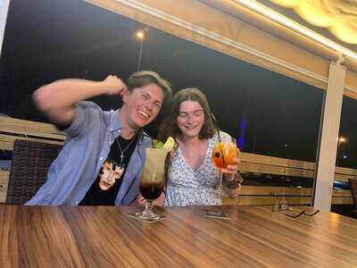 Everest Fusion Restaurant & Cocktail Bar