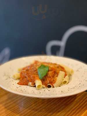 Makarron Pizzería & Tapas