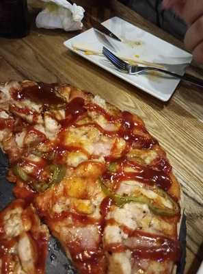 Makarron Pizzería & Tapas