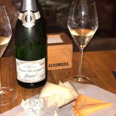 Vinomio Wine & Cheese