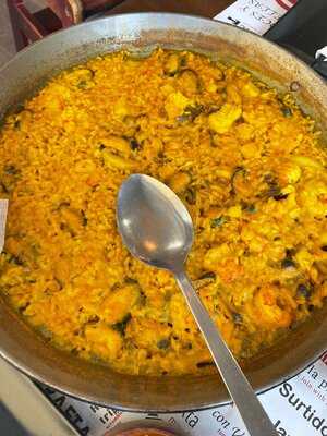 La Taberna, Vinos Y Tapas.