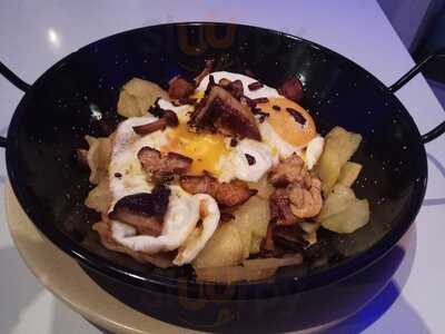 La Niña De Los Peines