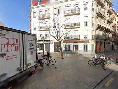 La Niña De Los Peines