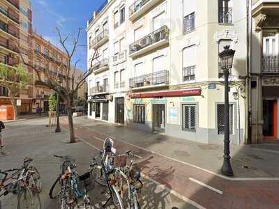 La Niña De Los Peines