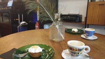 Retrome Café & Lounge