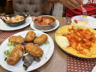 Tapas Y Vino Grupo Saltoki