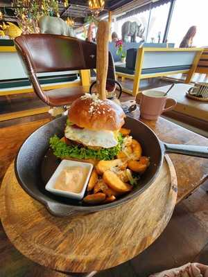 New York Cafe And Bar