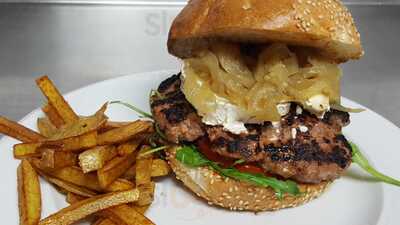 Rancho Burger - Food & Music