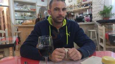 Los Faroles Bodeguita