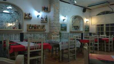 Los Faroles Bodeguita