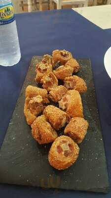 Los Faroles Bodeguita