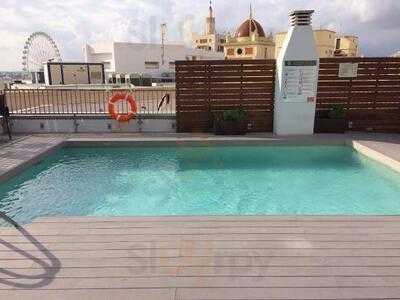 La Piscina Lounge