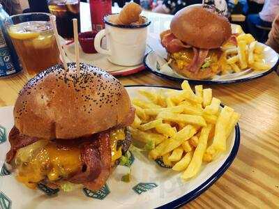 La Central Hamburgueseria - Born