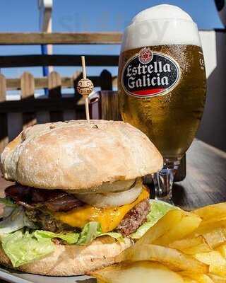 T-surf Coffee Lounge & Tiki Bar