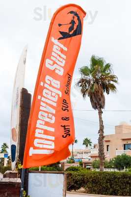 T-surf Coffee Lounge & Tiki Bar