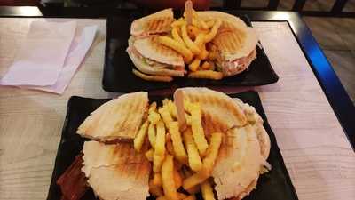 Hamburgueseria Pizzeria El Faro