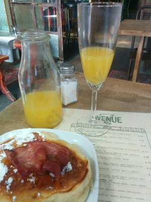 Avenue Bar