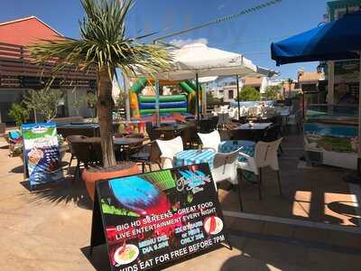 Tradewinds Bar & Restaurant