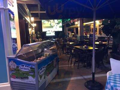 Tradewinds Bar & Restaurant