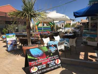 Tradewinds Bar & Restaurant