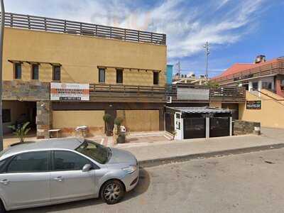 Tradewinds Bar & Restaurant