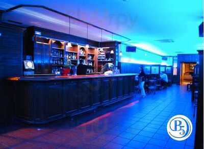 Barrio Cinco The Meeting Point