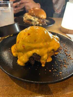 Mth Burger & Gin Holding, S.l.