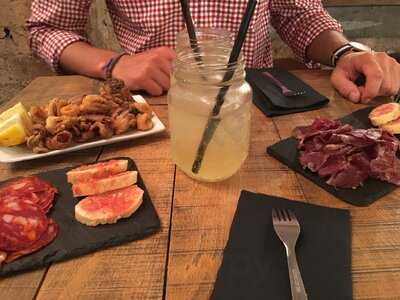 Caporal Vermutería & Coctelería