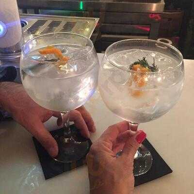 Caporal Vermutería & Coctelería