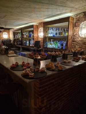 Caporal Vermutería & Coctelería