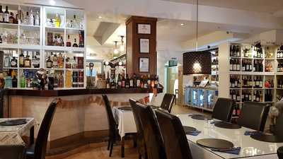 Wine Restaurant E Pizzería La Bella Torino