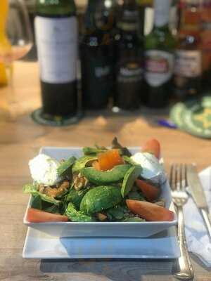 Aires Coffee & Drinks