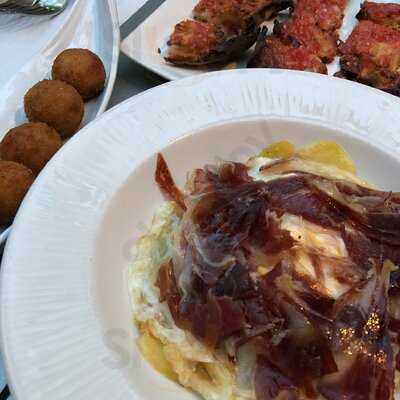 La Jacaranda Del Dos Torres