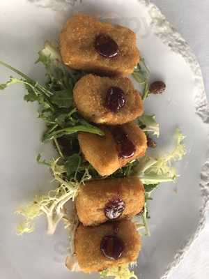 La Jacaranda Del Dos Torres