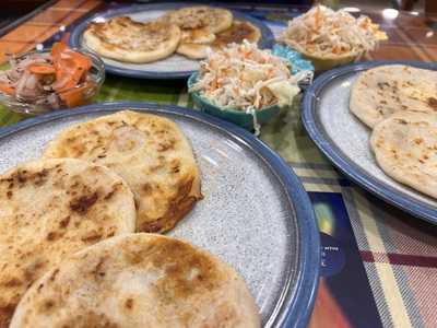 Restaurante Y Pupuseria Pica Pica