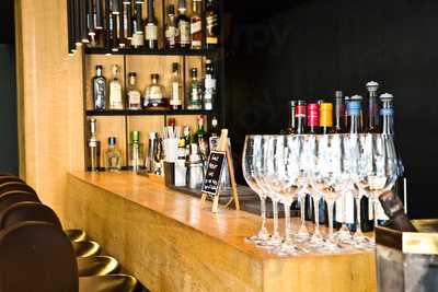 Vistro 49 Wine Bar