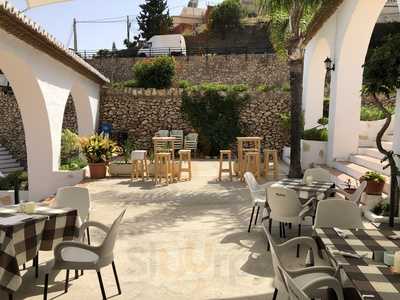 El Oasis Bar & Restaurant