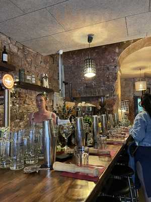 Kulas Burgers|tapas|cocktails