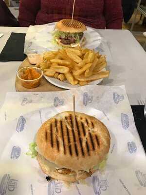 Societat Cultural I Esportiva La Lira