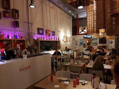 Daniel Cafe