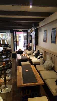 Absolutes Cafe Lounge Bar