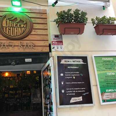 Green Iguana Bar