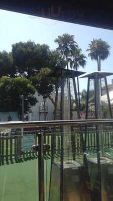 Los Arcos Bar & Restaurant