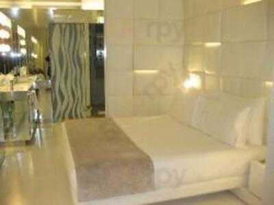 The Mirror Restaurant