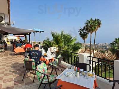 Asador De Pollos Benalpueblo