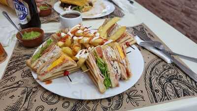 Asador De Pollos Benalpueblo