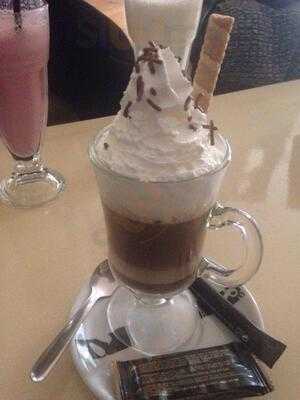 Aromas Lounge - Photo 8