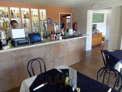 La Piscina Bar & Restaurant